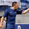 Franck Ribéry reaguje na vstřelený gól Francie v přátelském utkání proti Islandu