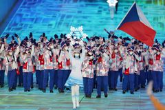 Olympiáda živě: Češi vyrazili na ceremoniál s knírky, Hrubec mával od televize