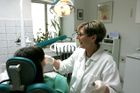 Zubaři hrozí, že začnou vybírat peníze za plomby