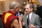 Havel se reinkarnoval, řekl to dalajláma. Je jeho vtělením Babiš?