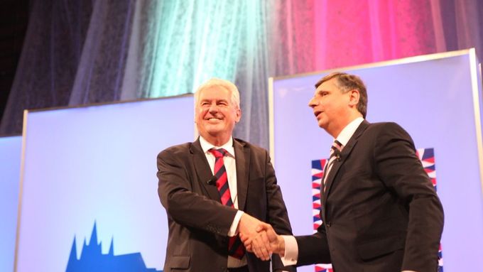 Fischer se Zemanem při prezidentské debatě.