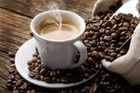 Rekordně levná káva končí. Čokoláda zdražuje ještě víc