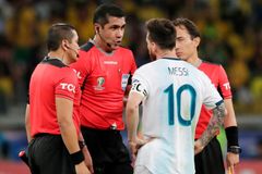Penalty neviděli, zato nám pískali všechno, rozčiloval se Messi na rozhodčí