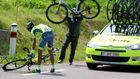 Hned v úvodní etapě Tour ošklivě upadl lídr stáje Tinkoff Alberto Contador.