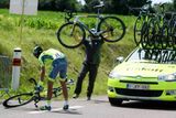 Hned v úvodní etapě Tour ošklivě upadl lídr stáje Tinkoff Alberto Contador.