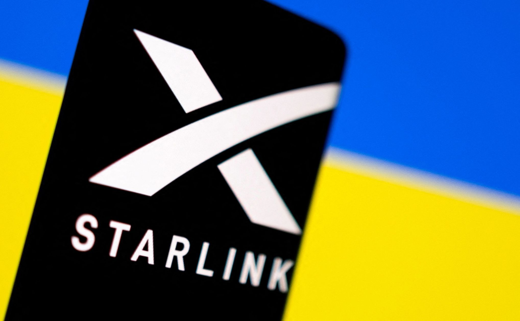 Starlink umožňuje Ukrajincům přístup k internetu.