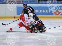 Omsk - Čechov, odvrácená tvář KHL.Postarali se o ni hostující bitkaři