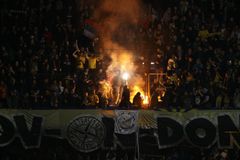Rostovu hrozí trest od UEFA kvůli pyrotechnice na Letné