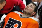 Video: Brankář Neuvirth zkolaboval během zápasu NHL, musel být převezen do nemocnice