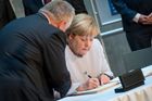 Jak premiéra Sobotku vyděsily podpisy Merkelové. "Endžíla" odhalila své plány poprvé české vědkyni