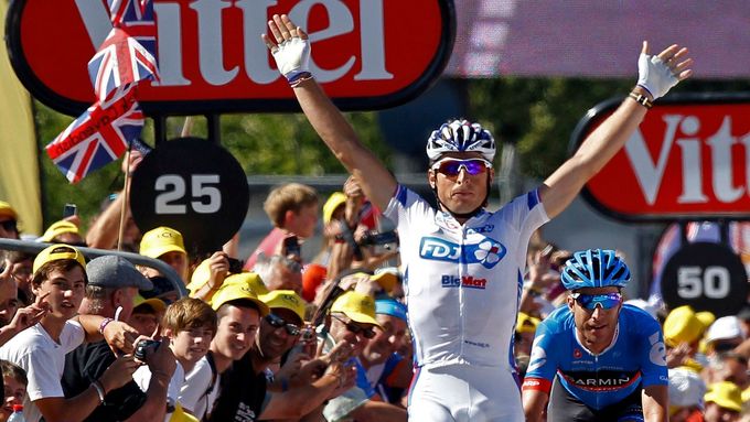 Pierrick Fédrigo se raduje z vítězství v 15. etapě Tour de France.