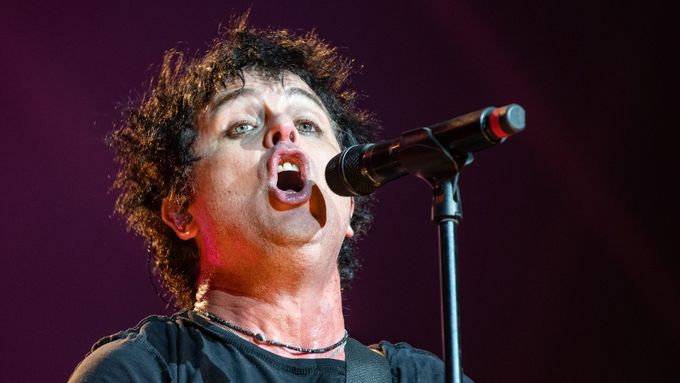 Růžový králík a sborový zpěv. Festival Rock for People završila kapela Green Day
