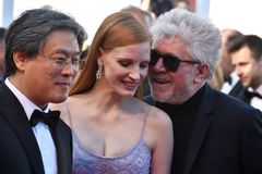 Reportáž: Na festivalu v Cannes hoří spor o Netflix. Na projekcích jeho filmů se bučí