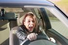 Češi za volantem: Muži způsobí dvakrát více nehod než ženy
