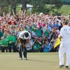 Watson slaví vítězství na golfovém Masters 2014