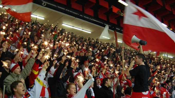 V Edenu bude zřejmě znovu vyprodáno. Slavia se na jeden extraligový zápas vrací tam, kde si nejvyšší českou soutěž vybojovala.