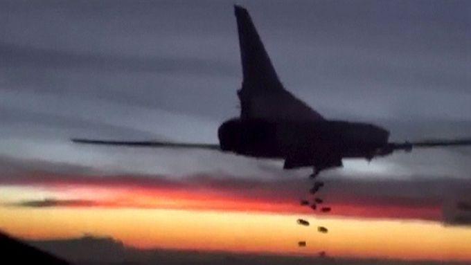 Ruský bombardér při náletu v Sýrii, ilustrační foto