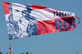 Vlajka s portrétem Nikiho Laudy nad Red Bull Ringem připomněla památku zesnulého trojnásobného mistra světa.