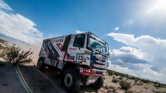 Premiéra nové Tatry Phoenix dopadla v 38. ročníku Rallye Dakar na výbornou. Jaroslav Valtr dojel v elitní desítce a vybojoval životní výsledek.