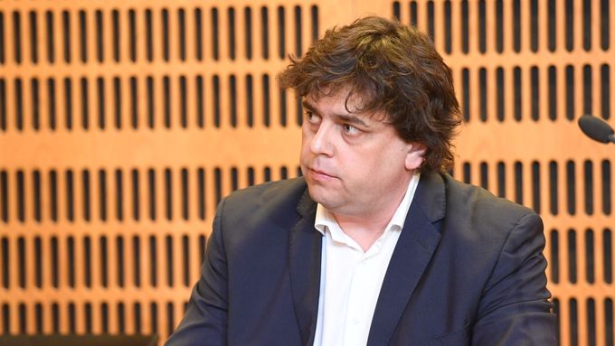 Bývalý poslanec SPD Miloslav Rozner u soudu, 25. dubna 2022.