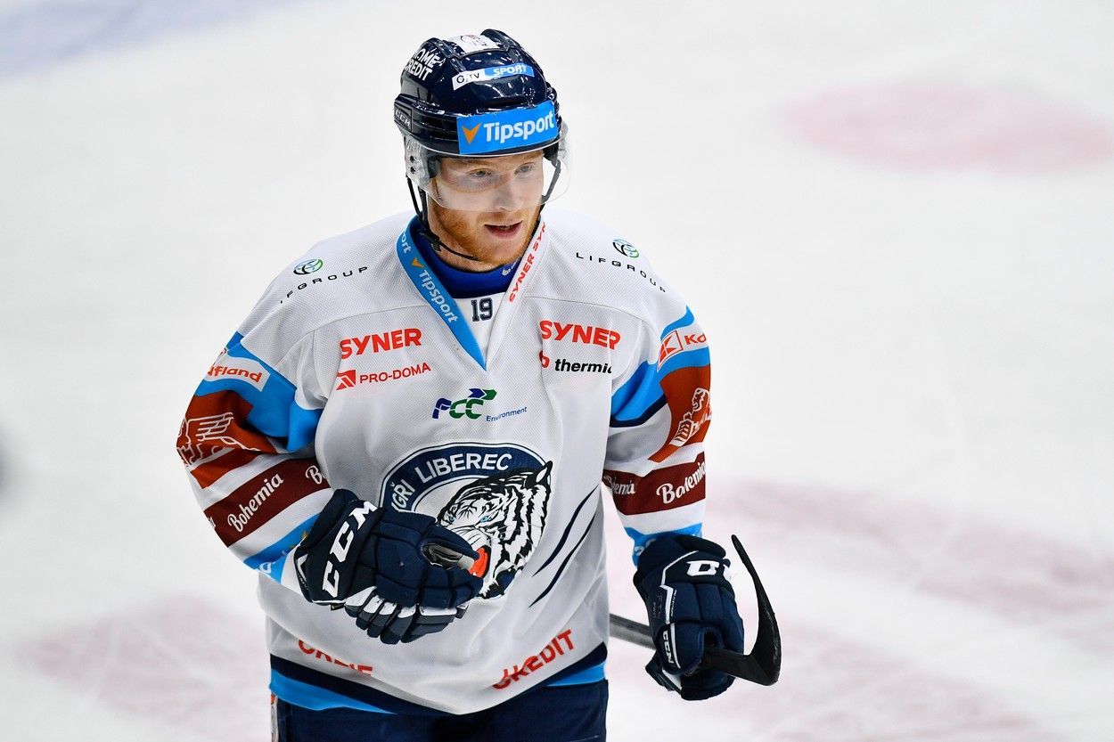 Liberecký hokejový útočník Oscar Flynn