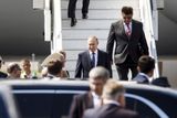 Putin přistál v Helsinkách v pondělí. Jeho letadlo ale mělo půlhodinové zpoždění, a tak se začátek summitu zpozdil.