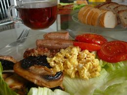 Anglická snídaně, variace s míchanými vejci