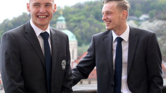 Pavel Kadeřábek (vlevo) a Ladislav Krejčí by měli být hlavními dvěma tahouny fotbalové jednadvacítky na domácím Euru. Teda pokud se na něm rozhodnou hrát.