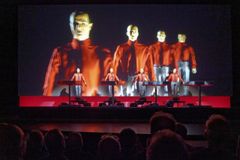 V 73 letech zemřel Florian Schneider-Esleben, zakladatel skupiny Kraftwerk
