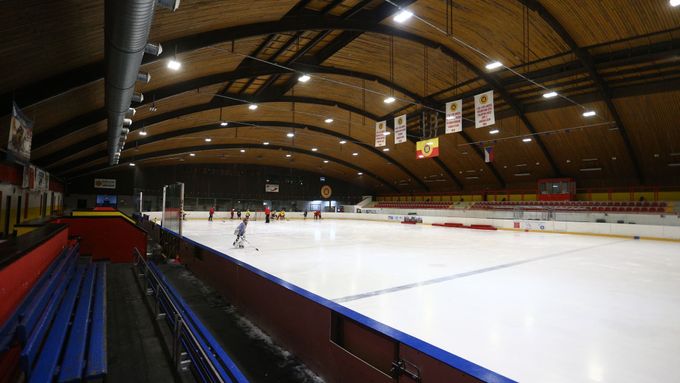 Ledová plocha zimního stadionu Hvězda v pražských Vokovicích.