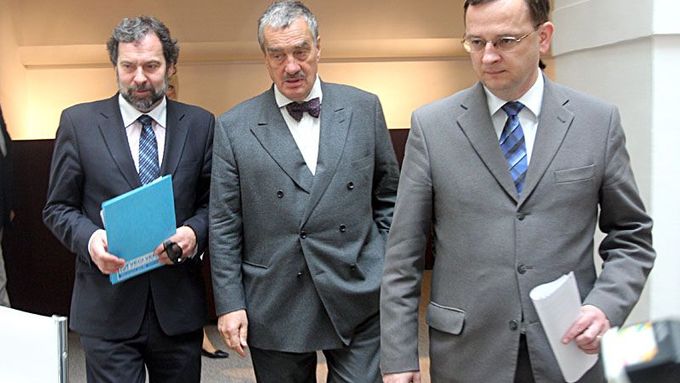 Will they reach an agreement? Radek John (Public Affairs), Karel Schwarzenberg (TOP 09), Petr Nečas (ODS) (from left to right)