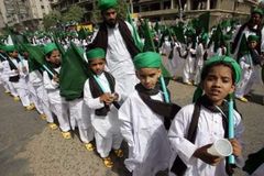 Škola hrůzy v Karáčí. Ve sklepě hladověli svázaní žáci