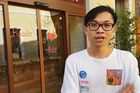 "Uklidni se, Vietnamčíku". Policie vyšetřuje údajné napadení prodejce kontrolorem ČOI
