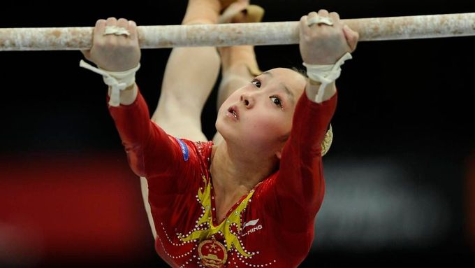 Číňanka Chuang Čchiou-šuang na Mistrovství světa žen ve sportovní gymnastice v Ahoy Areně v Rotterdamu.