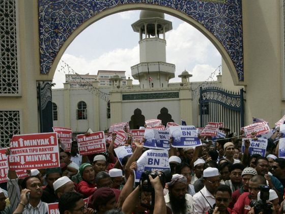 Infobox Kuala Lumpur - protest proti zdražení benzínu
