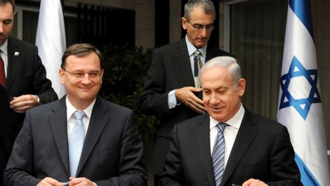 Czech PM Petr Necas (left) with his Israeli counterpart Benjamin Netanyahu