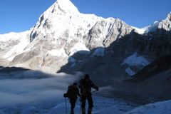 Nepál změří výšku Everestu. Hora vyroste o 5 mm za rok