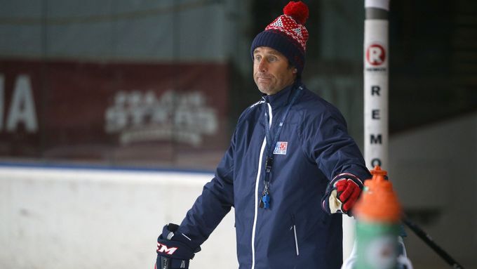 Václav Prospal se dnes neproháněl po ledě v tréninkových proprietách coby kouč, ale v dresu jako hráč