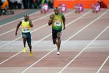 Bolt tradičně pomaleji odstartoval, ale už v polovině sprintu se s přehledem zařadil do vedení,...