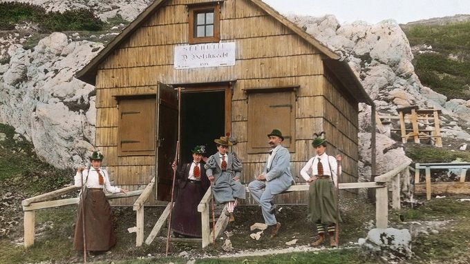 Dávný fotoprůvodce Rakouskem. Vzácné barevné snímky z dob císaře pána