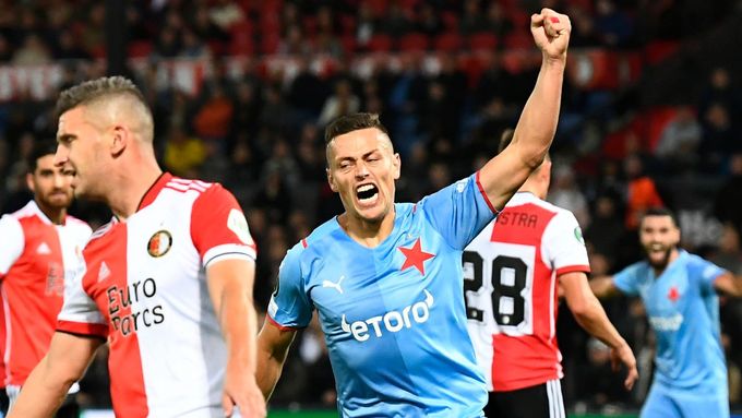 Tomáš Holeš slaví gól v zápase skupiny E EL Feyenoord - Slavia