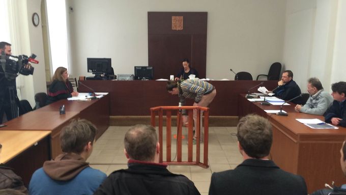 Petr Vrabec sprejuje u soudu