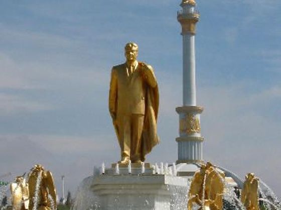 Infobox Nijazov socha