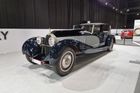 Nechyběla ani další Bugatti, konkrétně hned dva kusy typu 41 známějšího jako Royale z roku 1930. Toto je Coupé de Ville s karoserií Binder, která vznikla v roce 1939 a podobala se vozu přímo Ettore Bugattiho. Auto vzniklo pro rumunského krále Karla II., má tak částečně pancéřovanou karoserii a váží čtyři tuny.