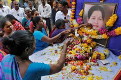 Indie se loučí se zesnulou populární političkou a herečkou Džajarámovou. Na pohřeb přijede i premiér