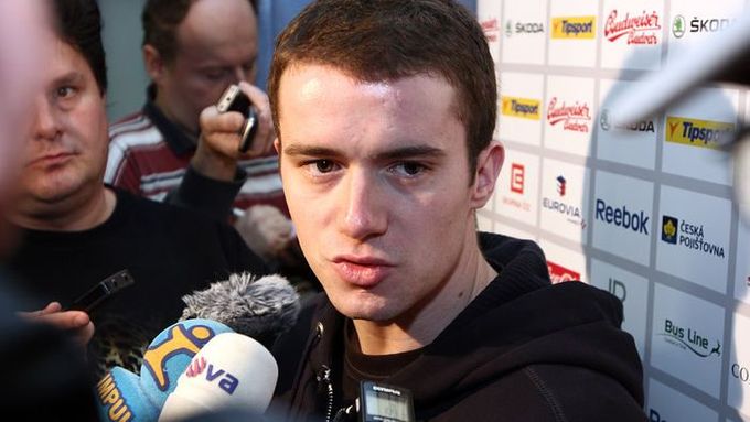 Jakub Petružálek v rozhovoru s novináři na srazu české hokejové reprezentace v O2 aréně