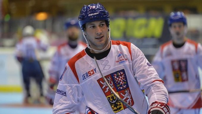 Čeští inline hokejisté se na šampionátu organizace FIRS v Asiagu utkají o zlato.
