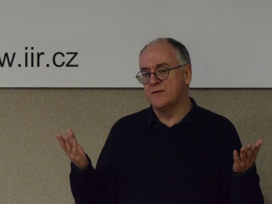 Kdo je Kerry Brown? Kerry Brown sinolog Čína rozhovor koronavirus