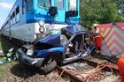 Dva lidé zemřeli po střetu vlaku a auta na Znojemsku, podobná nehoda se stala i na Frýdecko-Místecku
