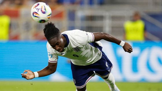 Jonathan Rowe dává gól ve finále ME do 21 let Anglie - Německo